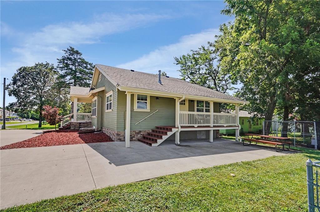403 Baker Street Property Photo 33