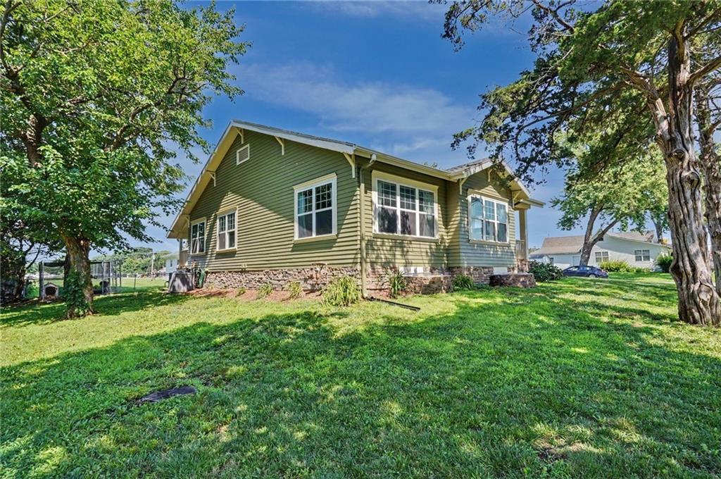403 Baker Street Property Photo 35