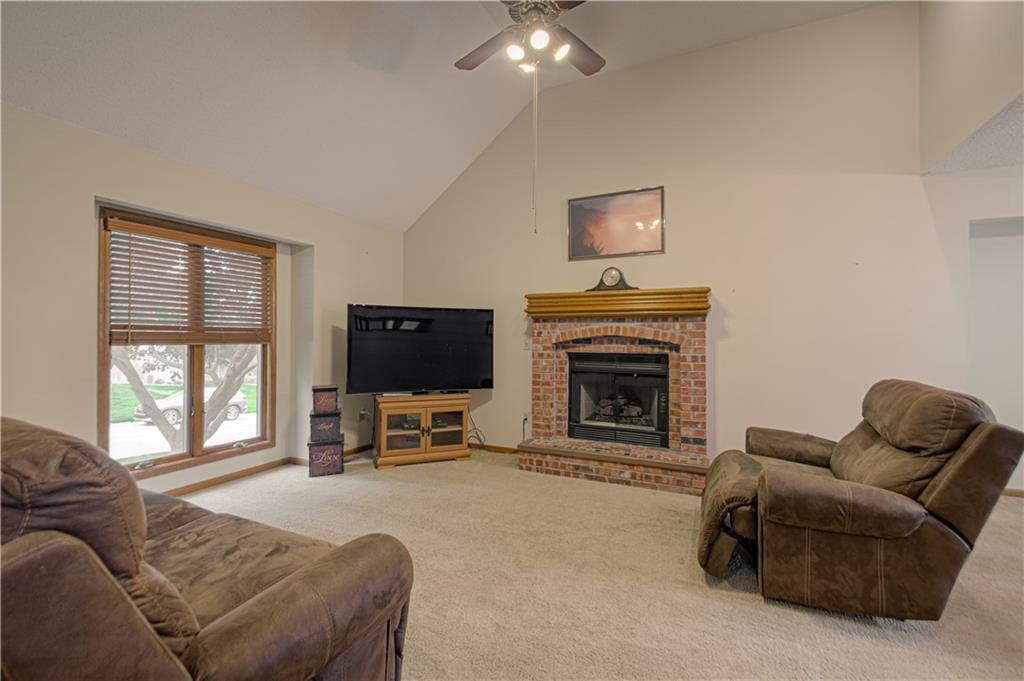 1023 E Oakview Street Property Photo 4