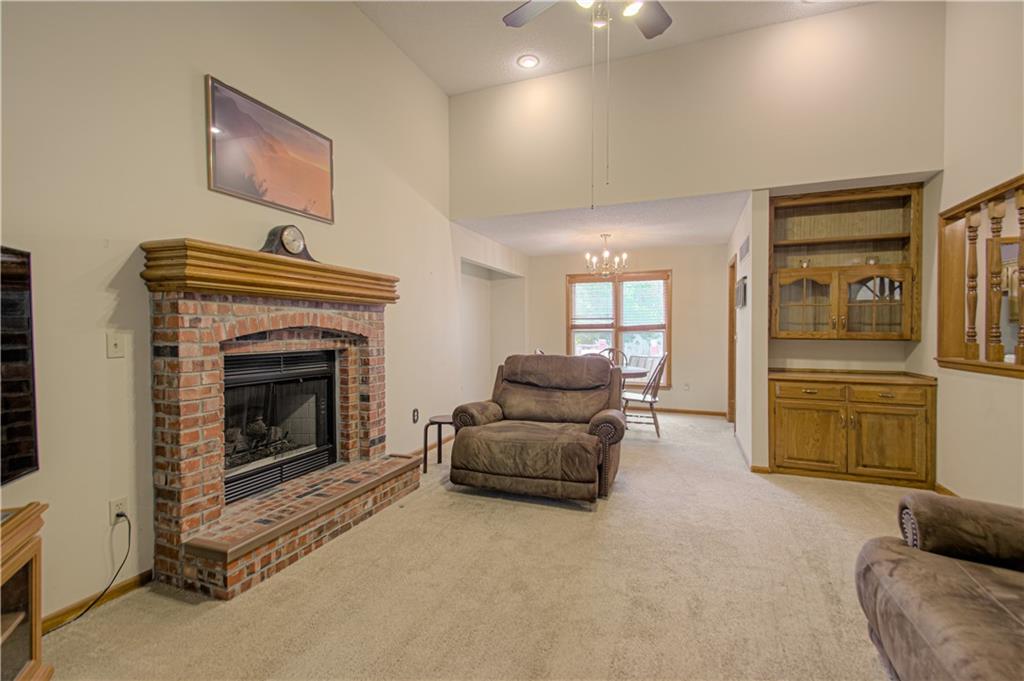 1023 E Oakview Street Property Photo 6