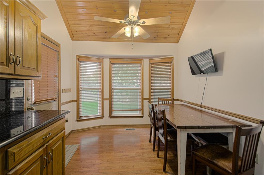 1023 E Oakview Street Property Photo 9