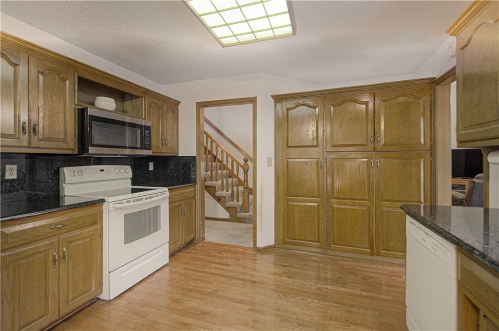 1023 E Oakview Street Property Photo 11
