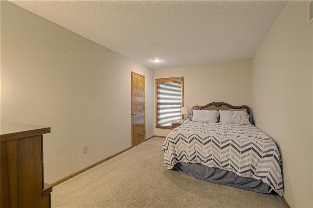 1023 E Oakview Street Property Photo 20