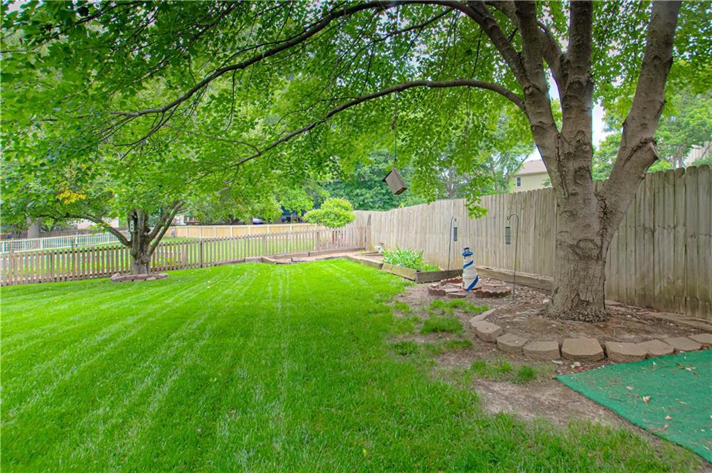 1023 E Oakview Street Property Photo 35