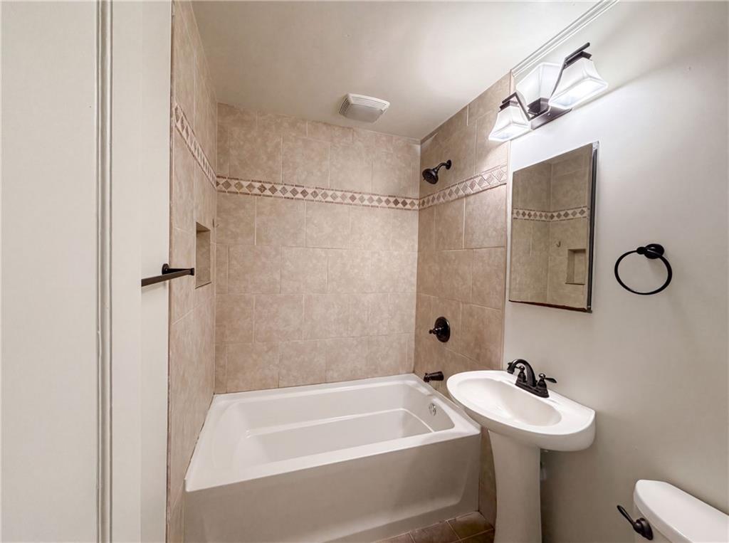 11615 W 68th Street Property Photo 11