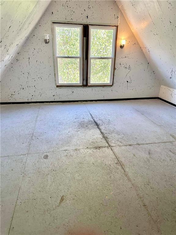 409 E Spring Street Property Photo 19