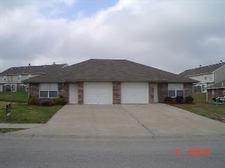 183-185 NW Woodbury Drive Property Photo 1