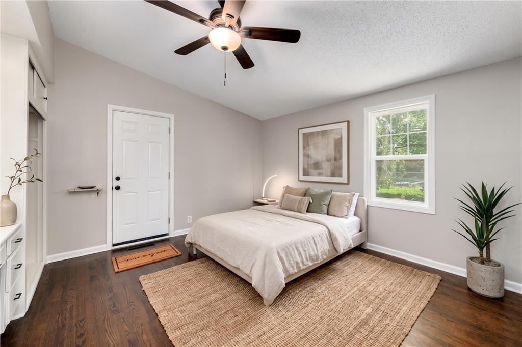 7132 Parallel Parkway Property Photo 6