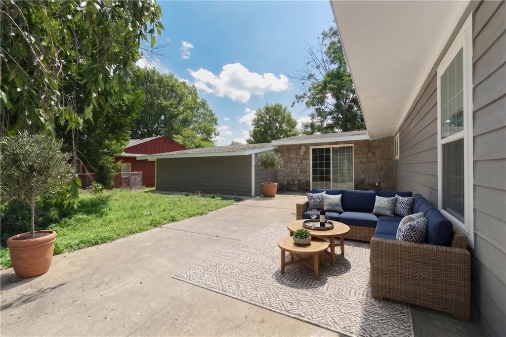 7132 Parallel Parkway Property Photo 13