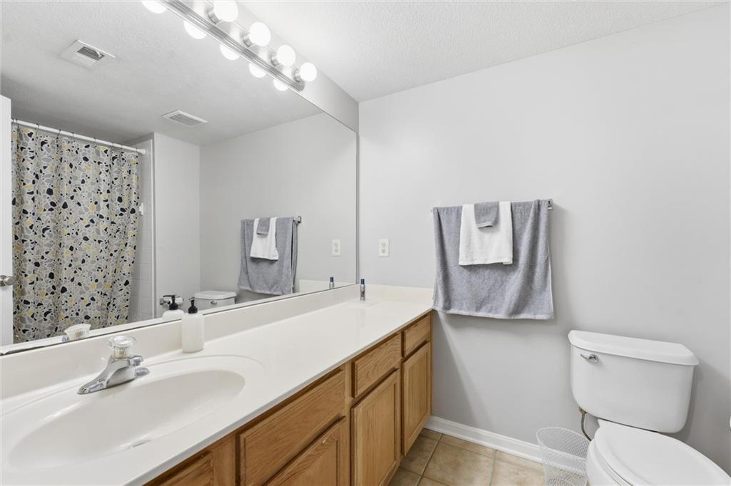 8030 N Drury Avenue Property Photo 20