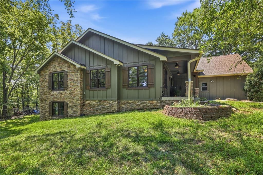 9000 Oak Country Lane Property Photo 1