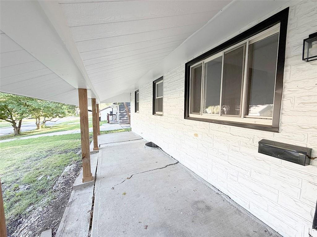 4016 S Spring Street Property Photo 4