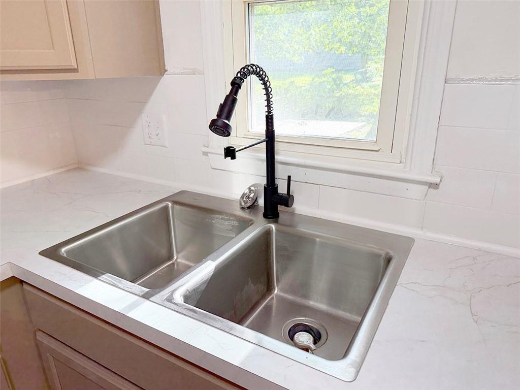 4016 S Spring Street Property Photo 20