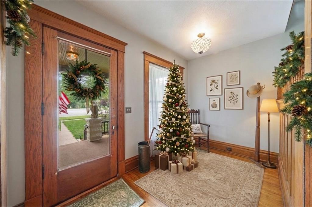 105 Ne Douglas Street Property Photo 1