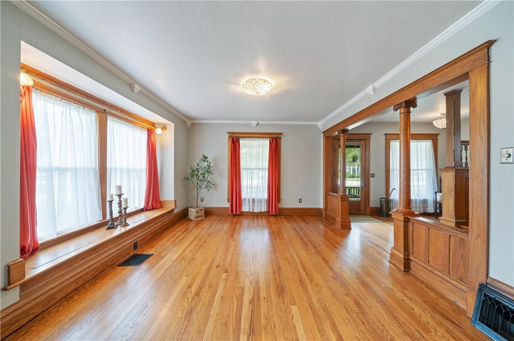 105 Ne Douglas Street Property Photo 8