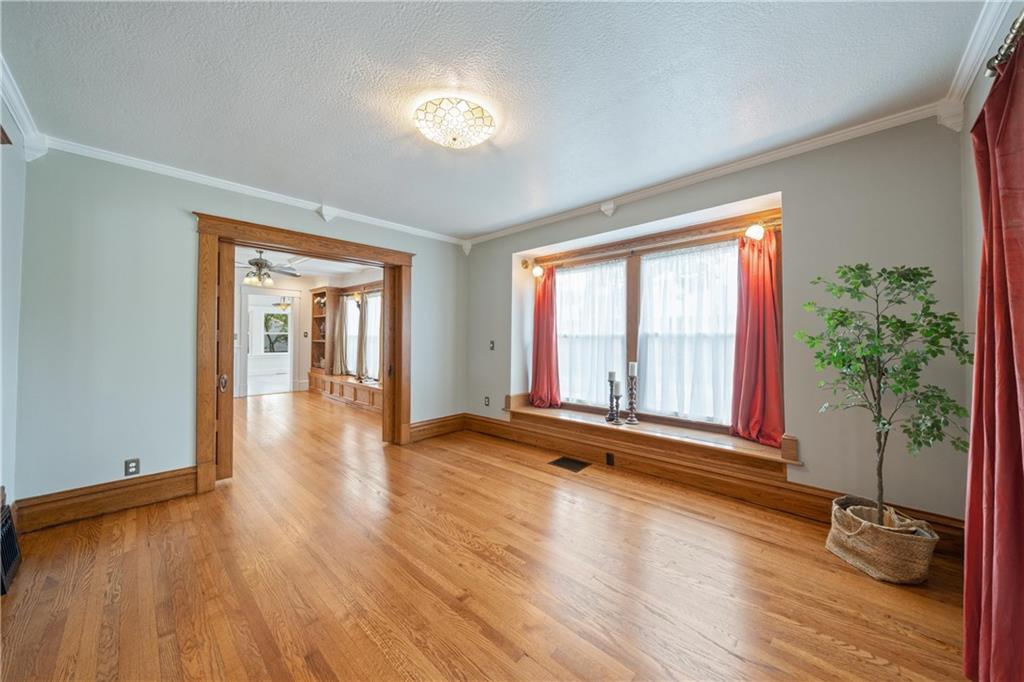 105 Ne Douglas Street Property Photo 11