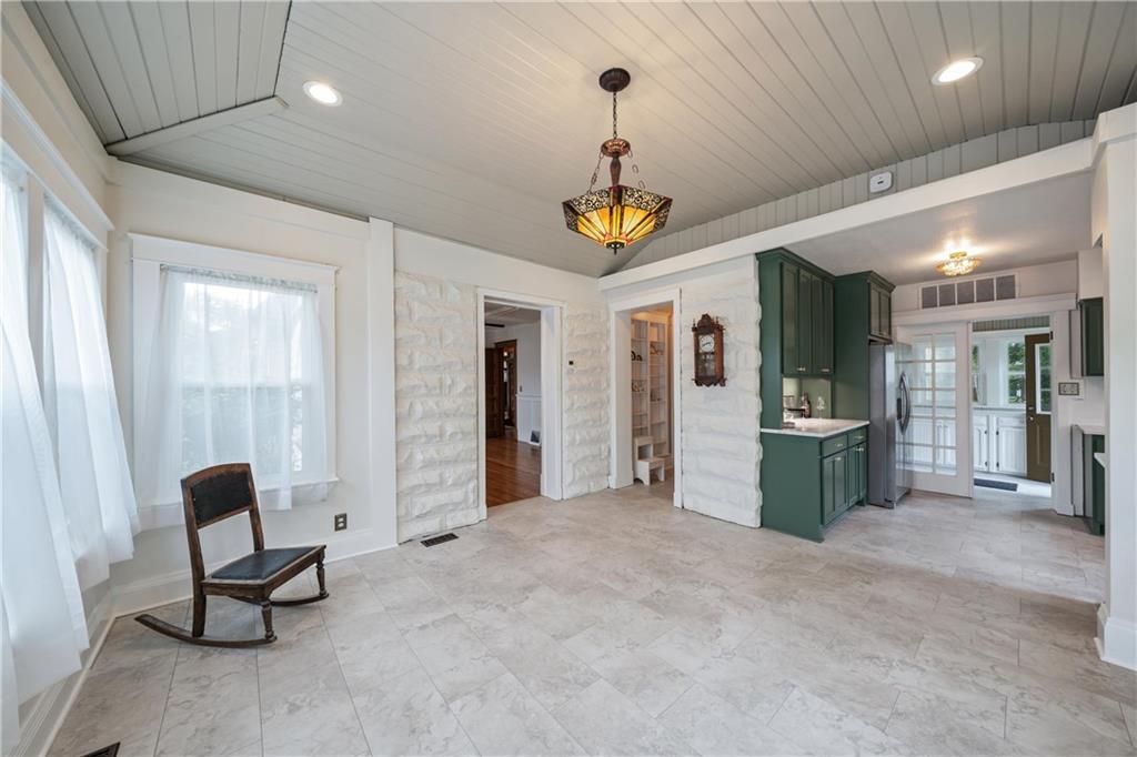 105 Ne Douglas Street Property Photo 18