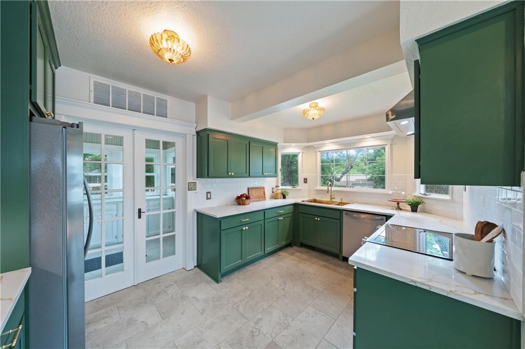 105 Ne Douglas Street Property Photo 19