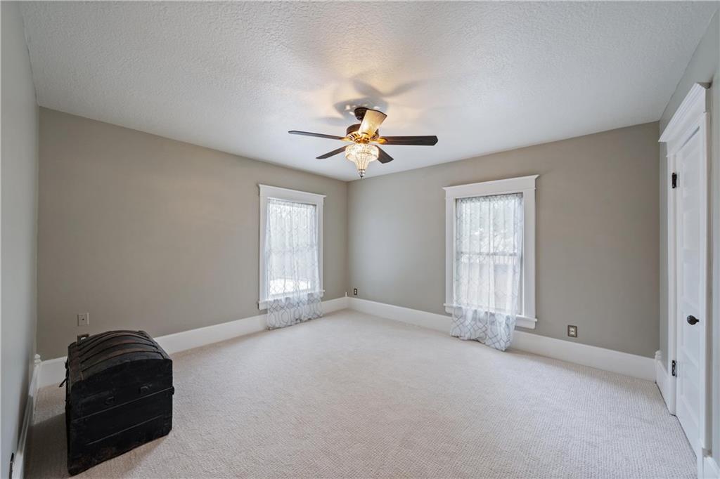 105 Ne Douglas Street Property Photo 31