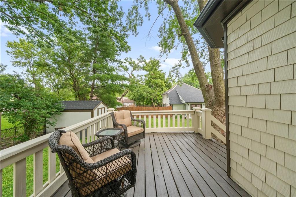 105 Ne Douglas Street Property Photo 41