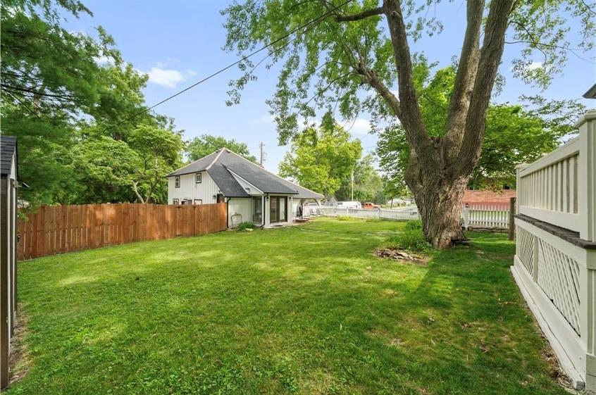 105 Ne Douglas Street Property Photo 44