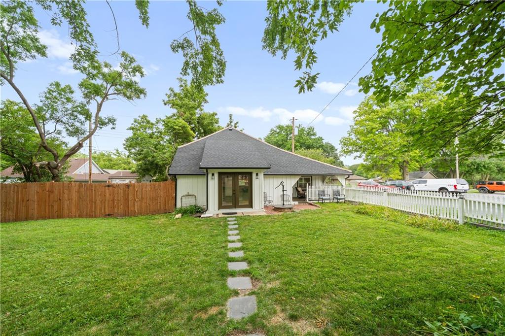 105 Ne Douglas Street Property Photo 45