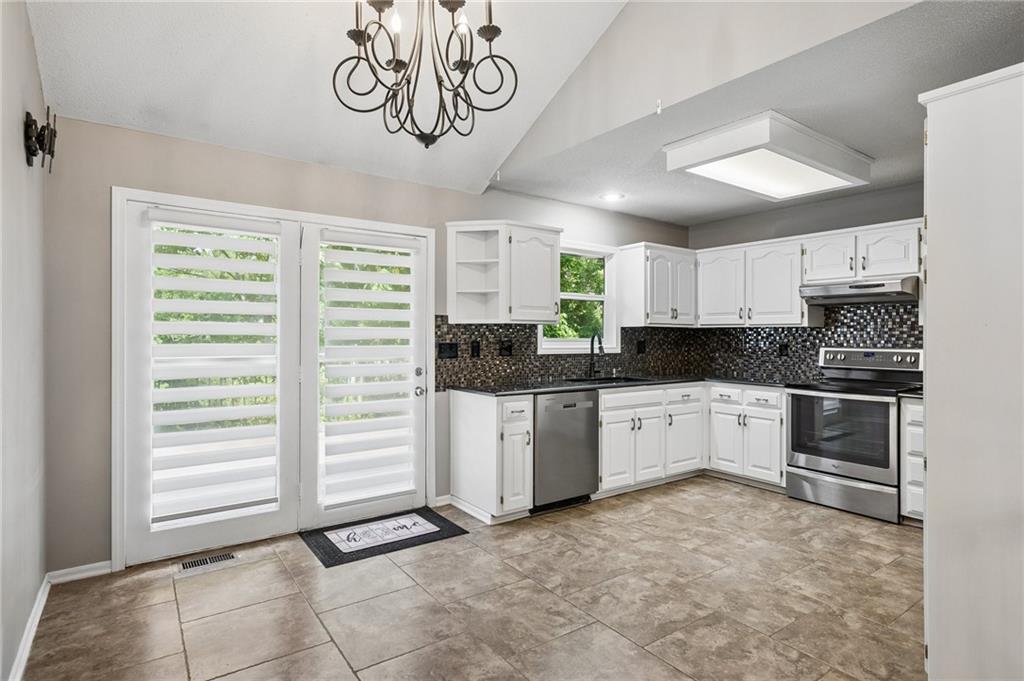 4904 Rosehill Drive Property Photo 6