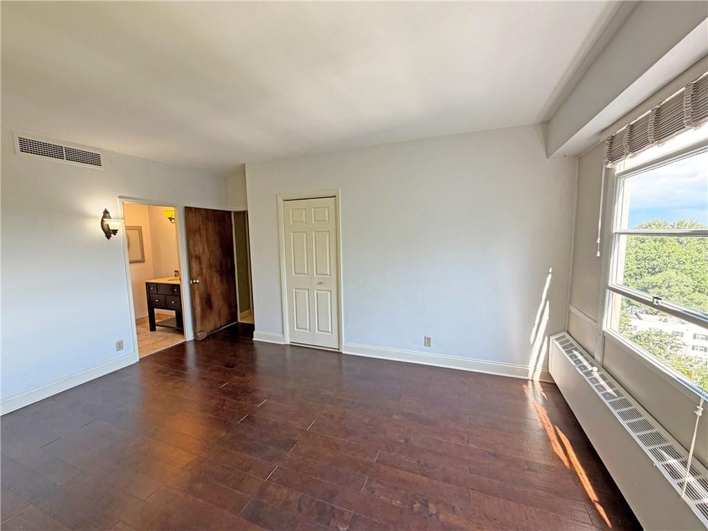 333 W Meyer Boulevard Property Photo 9