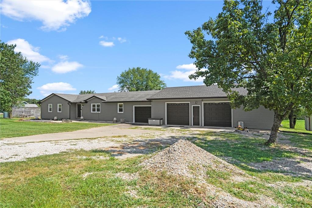 17739 Eisenhower Road Property Photo 2