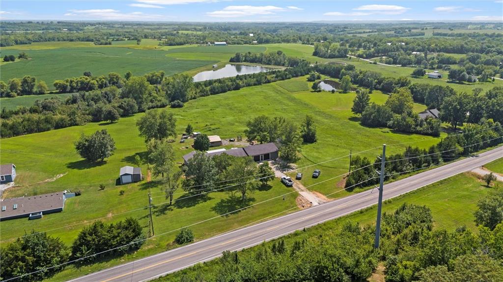 17739 Eisenhower Road Property Photo 4