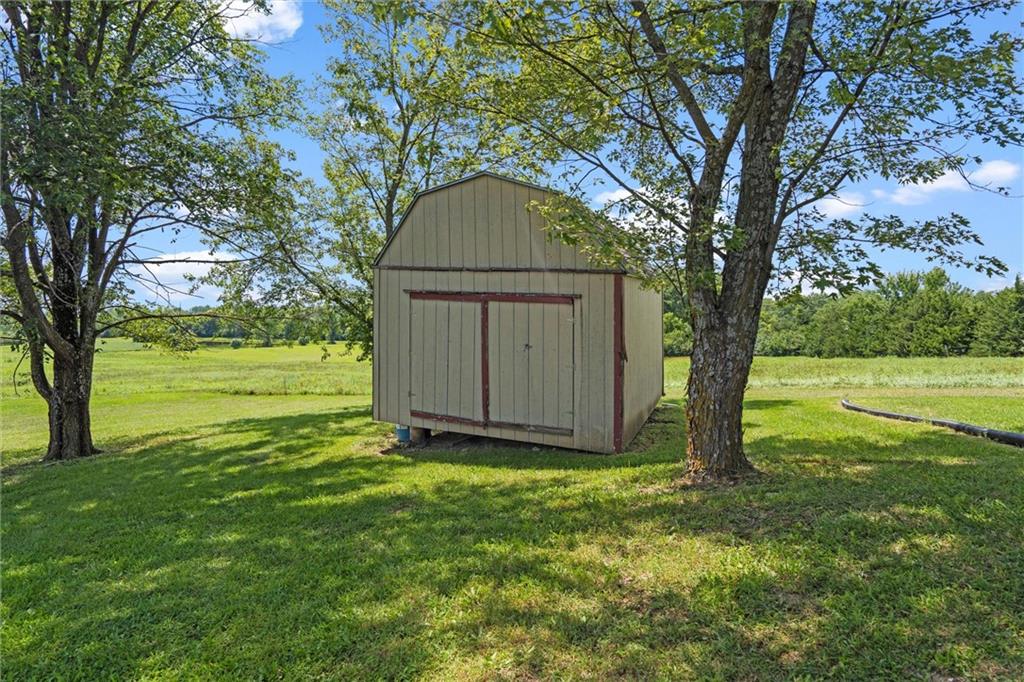 17739 Eisenhower Road Property Photo 14