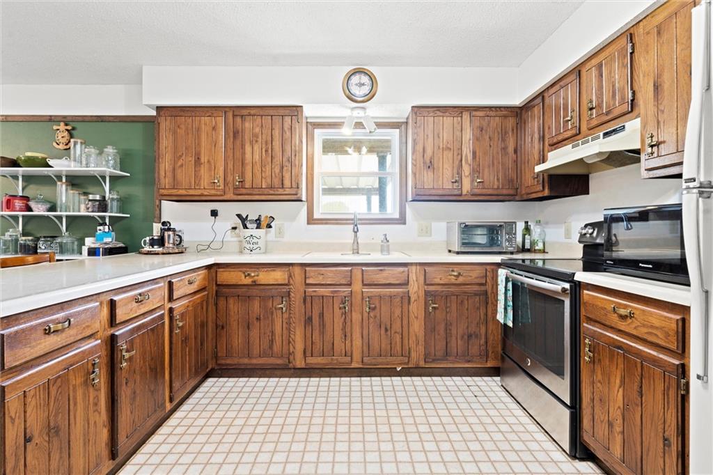 17739 Eisenhower Road Property Photo 26