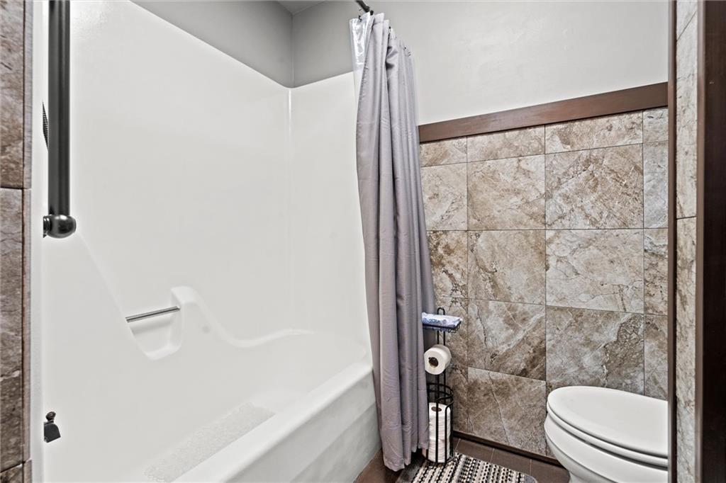 17739 Eisenhower Road Property Photo 32