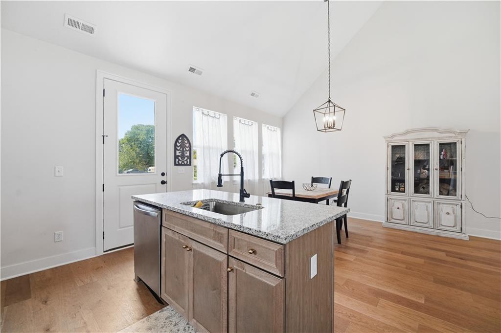 413 W Walnut Street Property Photo 18