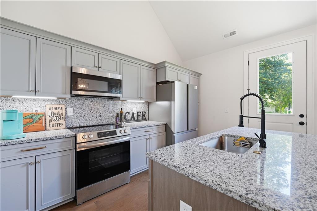413 W Walnut Street Property Photo 20