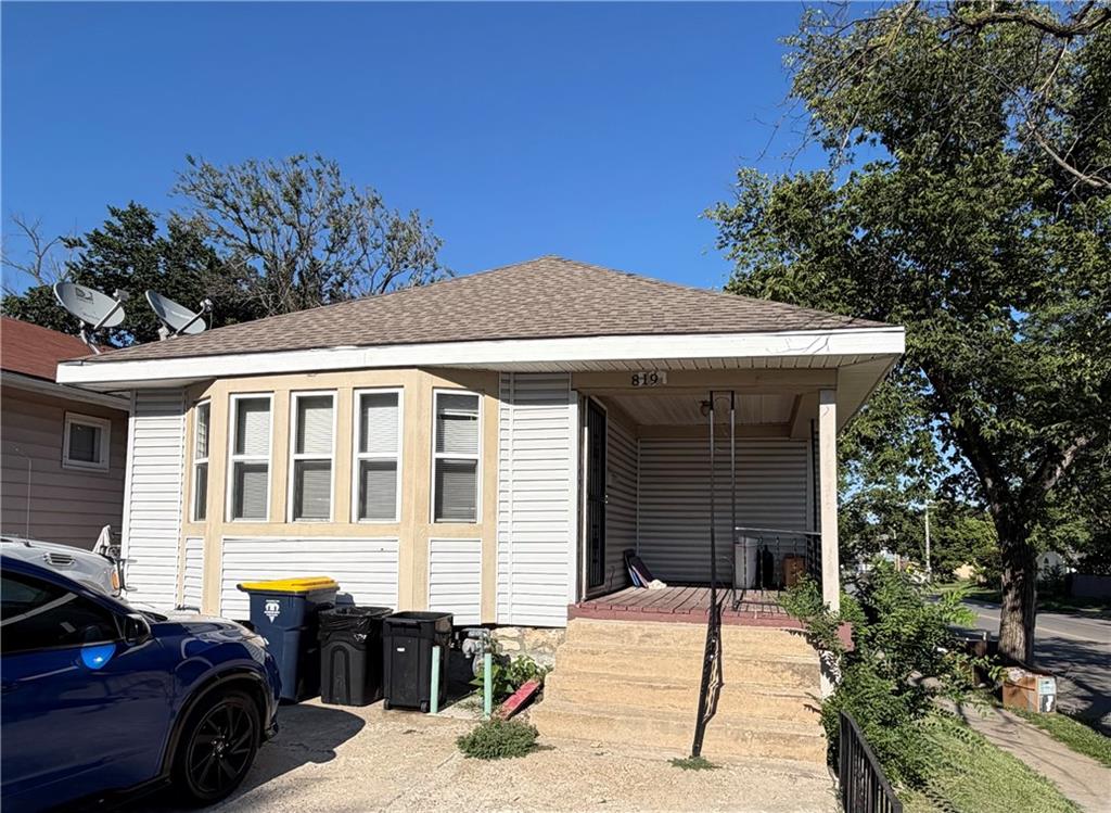 819 Monroe Avenue Property Photo 1