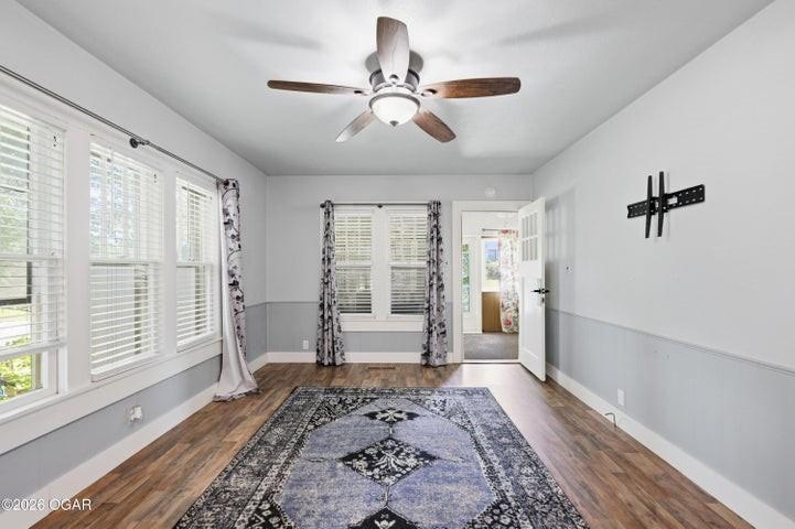 528 E 15th Street Property Photo 5