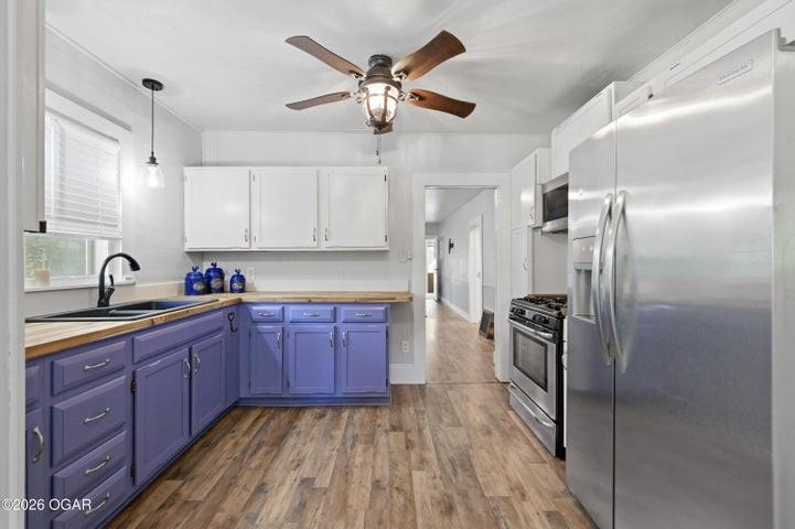528 E 15th Street Property Photo 8
