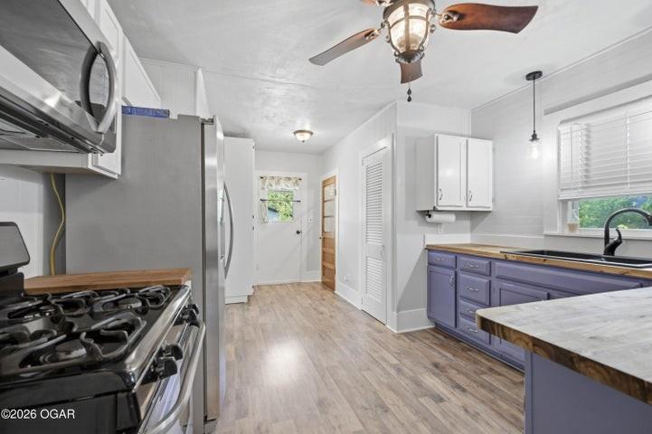528 E 15th Street Property Photo 9