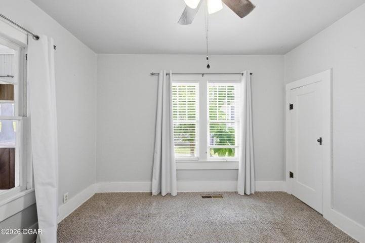 528 E 15th Street Property Photo 19