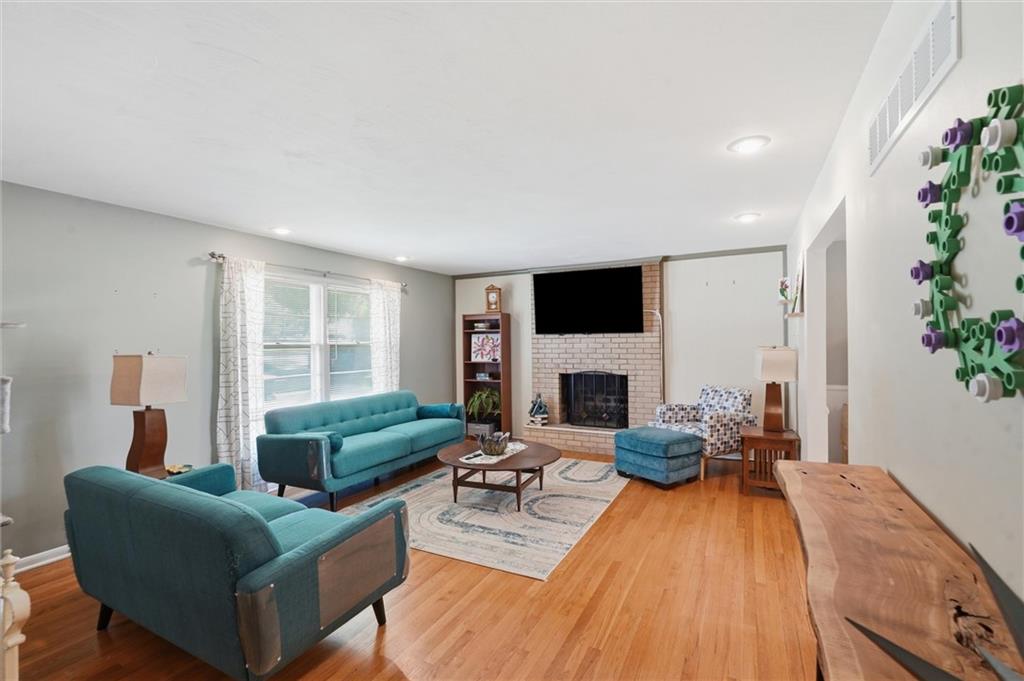 15 W 91st Terrace Property Photo 5
