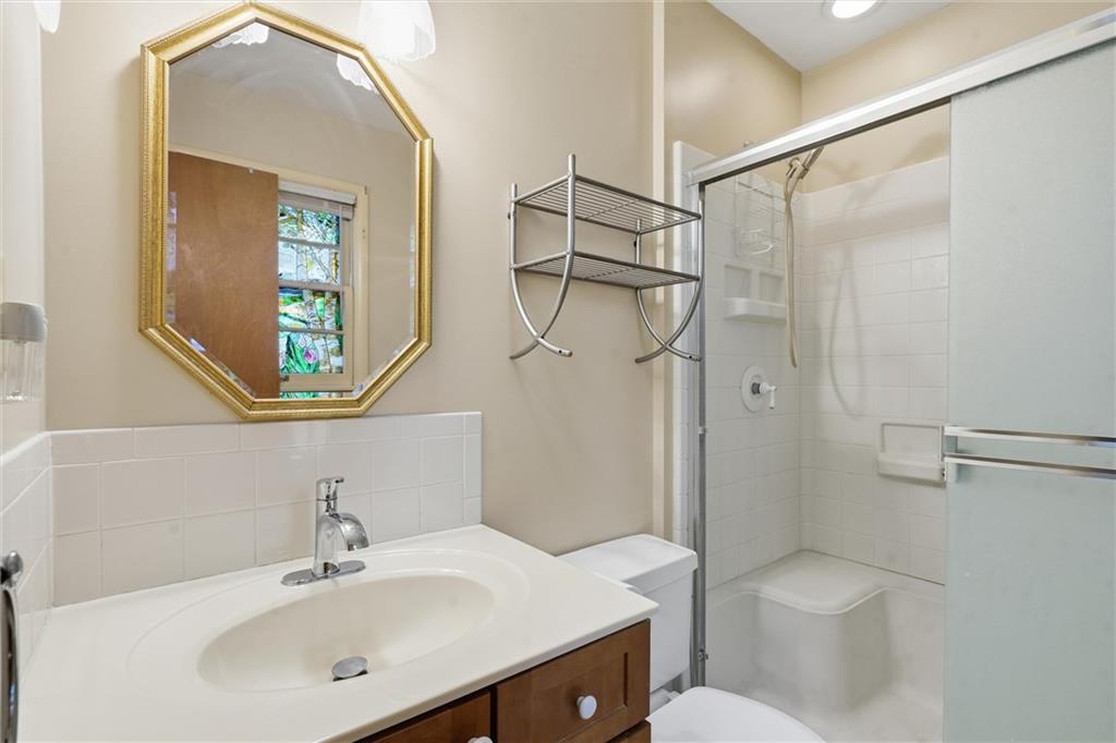15 W 91st Terrace Property Photo 14