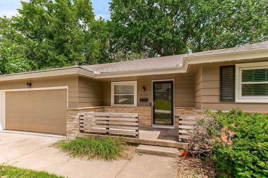 9733 Walnut Street Property Photo