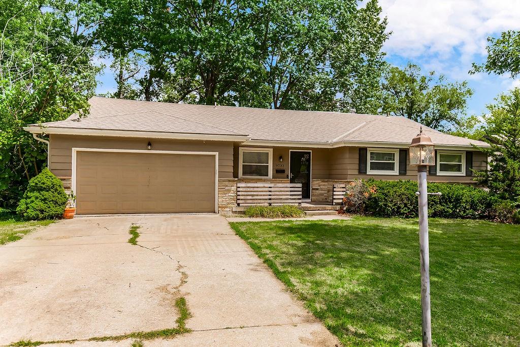 9733 Walnut Street Property Photo 3