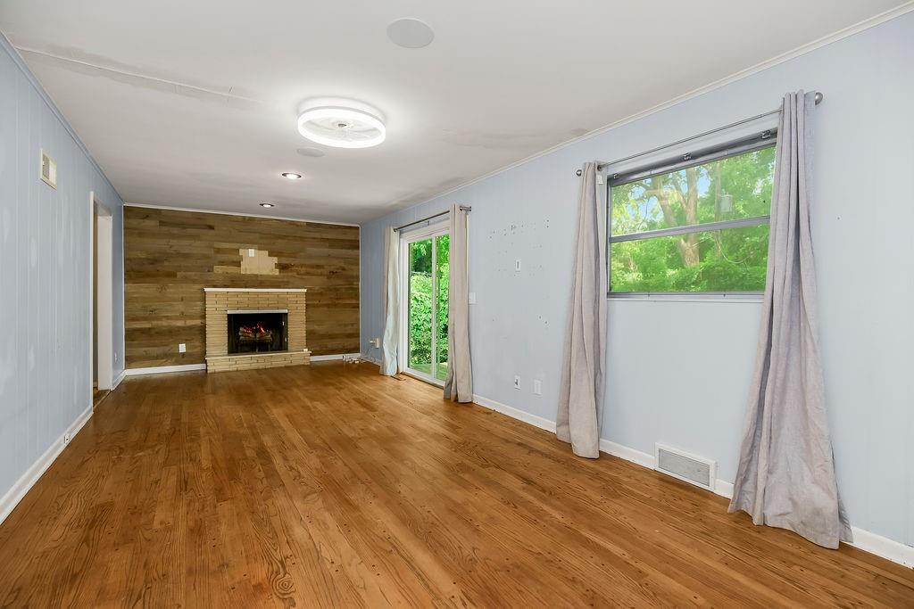 9733 Walnut Street Property Photo 5