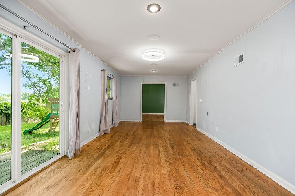 9733 Walnut Street Property Photo 8