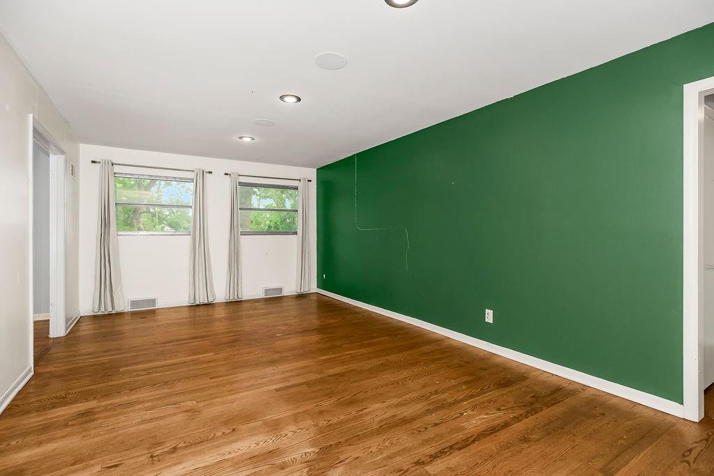 9733 Walnut Street Property Photo 19