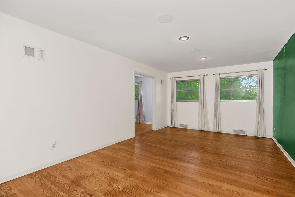 9733 Walnut Street Property Photo 20