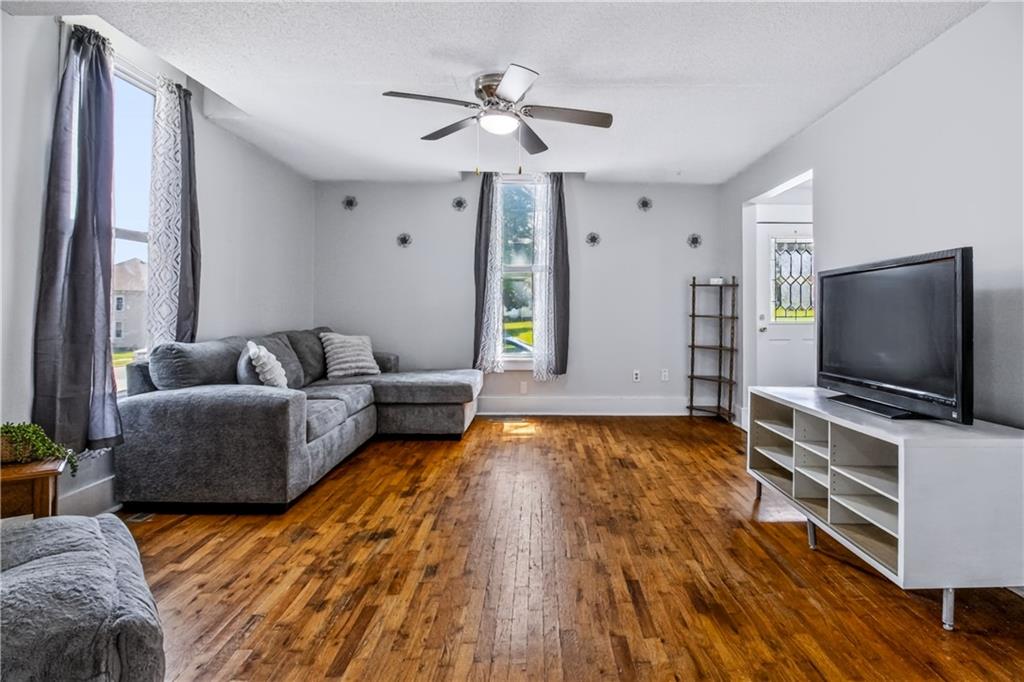 2203 Walnut Street Property Photo 4