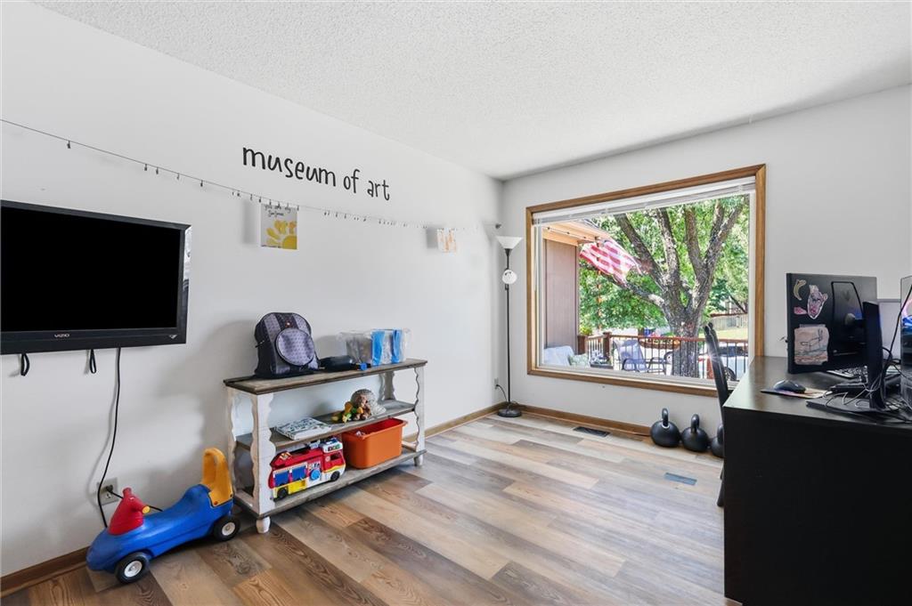 17554 W 112th Street Property Photo 6